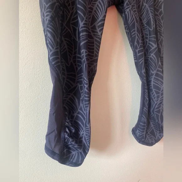 Lululemon Run A Marathon Crop II Size 6 - Picture 3 of 6